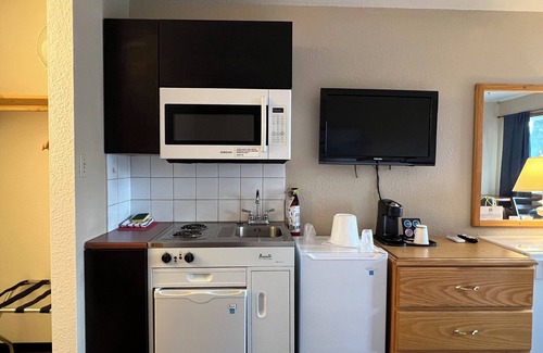 Kitimat Hotel | Chalet Inn