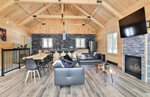 Saint-Philemon Ski Chalet | Chalet l'Amical | Scandinave avec Spa