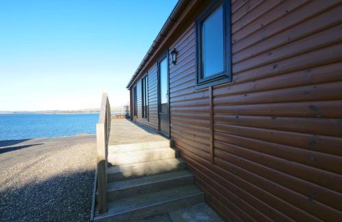 Kinross Ski Chalet | Chalet Loch Leven Lodge by Interhome