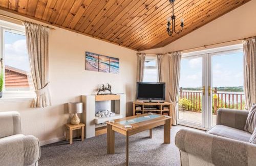 Kinross Ski Chalet | Chalet Loch Side Lodge 5 by Interhome