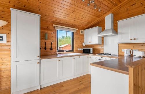 Kinross Ski Chalet | Chalet Loch Side Lodge 8 by Interhome