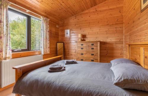 Kinross Ski Chalet | Chalet Loch Side Lodge 8 by Interhome