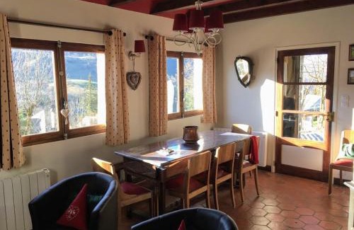 Saint-Jacques-des-Blats Ski Chalet | Chalet Lou Griou