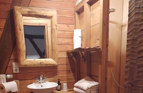 Litzendorf Apartment | Chalet mit Almhüttencharakter für bis zu 11 Personen, Haustierfreundlich