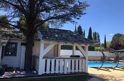 Camaret-sur-Aigues Ski Chalet | Chalet Mont Ventoux et Chalet VIP