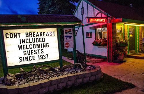 Custer Hotel | Chalet Motel