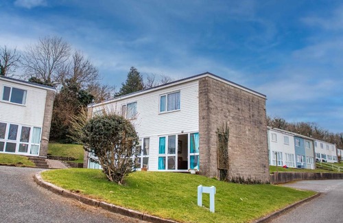 Pembroke House | chalet, near beautiful beach