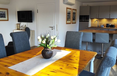 Diemelsee House | Chalet on the Diemelsee with lake view, sun terrace and much more. Pet friendly