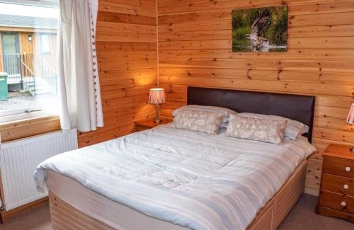 Kinross Ski Chalet | Chalet Osprey Lodge by Interhome