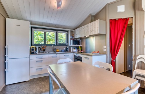 Pomerols Ski Chalet | Chalet 'Pomérols' with Shared Pool, Private Terrace and Air Conditioning