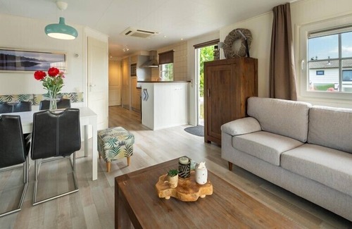 Scharendijke Ski Chalet | Chalet Strandloper L25 privately situated near sea and beach