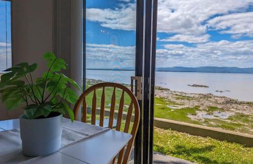Cap-Saint-Ignace Ski Chalet | Chalet Studio #6 Waterfront with Spa Fireplace & Wifi