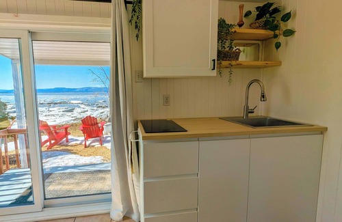 Cap-Saint-Ignace Ski Chalet | Chalet Studio #3 Waterfront with Spa, Fireplace & Wifi