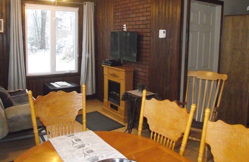 Larouche House | Chalet sur le bord du lac de deux chambres Le Kim