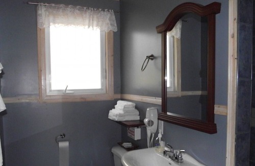 Larouche House | Chalet sur le bord du lac de deux chambres Le Kim