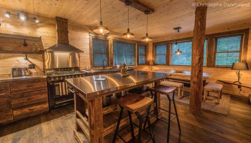 La Malbaie Ski Chalet | Chalet TAO par Les Chalets Spa Canada