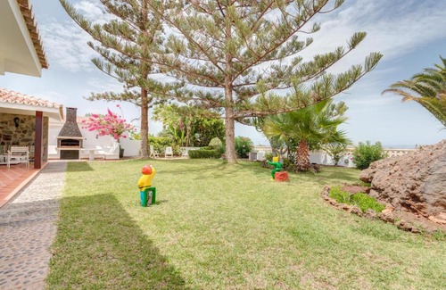 Palm-Mar Ski Chalet | Chalet Umbelina con jardin y vista al mar