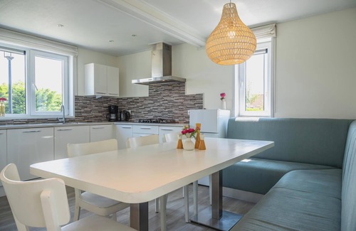 West-Graftdijk House | Chalet with 5 bedrooms, 2 bathrooms and sauna