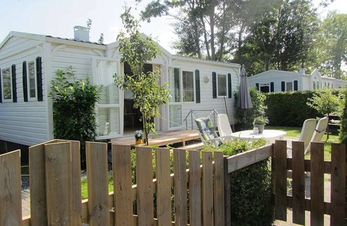 Tzummarum Ski Chalet | Chalet with a microwave, near Wadden Sea