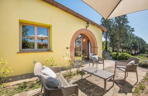 Trequanda Ski Chalet | Chalet with common swimming-pool immersed in the Tuscan countryside