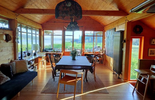 Oye-et-Pallet House | Chalet with terrasse by the lake