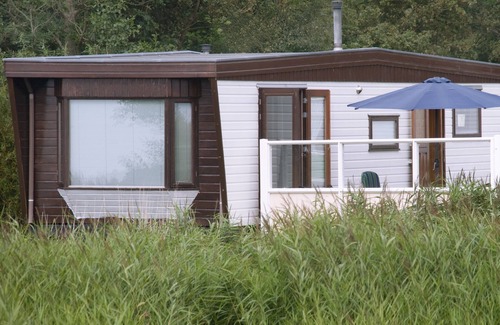 Workum Ski Chalet | Chalet YY-4 with an unobstructed view of the IJsselmeer.