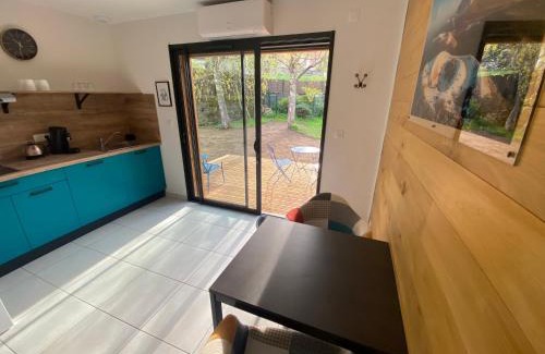 Orcines Cabin | Chalets modernes avec terrasse et ruisseau au pied des Volcans