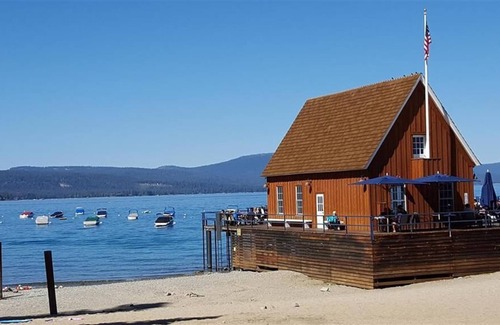 Chamberlands House | Chambers cabin w/ full access to pool, beach tennis, dog OK! Sleeps 11