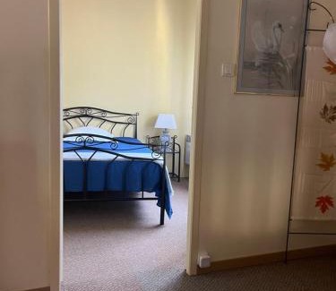 Combaillaux Bed & Breakfast | Chambre à l'étage, salle d'eau au rez de chaussée