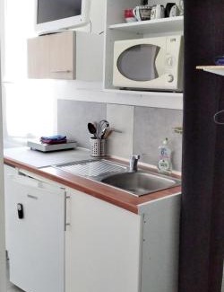 Bascule - Oratoire House | Chambre 1 PERSONNE et STUDIO 1 personne Avec Entrée Libre et Salle de Bain Privée