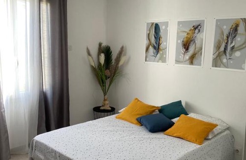 Manosque Bed & Breakfast | Chambre avec salle de bain privée dans villa avec garage