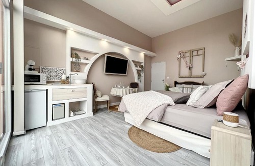 Louches Bed & Breakfast | Chambre avec spa, piscine et sauna privatif