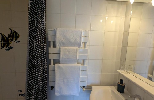 Briare Bed & Breakfast | Chambre cosy à Briare, centre-ville, idéale pour cyclistes - FR-1-590-571