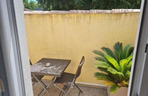 Arles Apartment | Chambre cosy avec terrasse