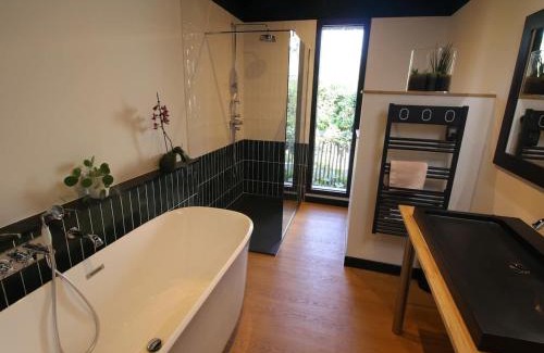 La Ferte-Saint-Aubin Bed & Breakfast | Chambre d'hôtes style 30s avec petit déj inclus, lit 180 cm, Wifi - FR-1-590-520