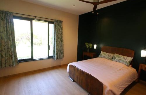 La Ferte-Saint-Aubin Bed & Breakfast | Chambre d'hôtes style 30s avec petit déj inclus, lit 180 cm, Wifi - FR-1-590-520