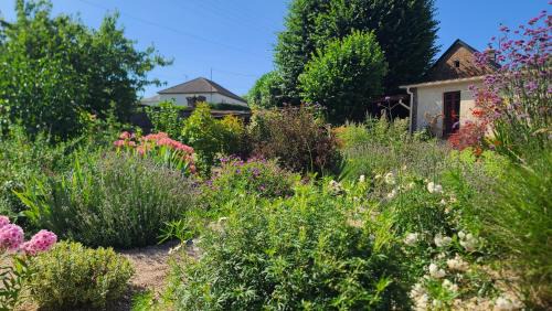 Arnieres-sur-Iton Bed & Breakfast | Chambre d'hôtes Les Glycines et petit déjeuner