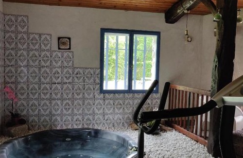 Reignac Bed & Breakfast | chambre dans maison de caractere au calme