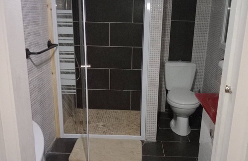 Caromb Apartment | Chambre Double au Pied du Ventoux à Caromb Piscine Partagée