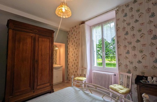Pellevoisin Bed & Breakfast | Chambre Glycine avec salon de jardin et parking, proche châteaux de la Loire - FR-1-591-506