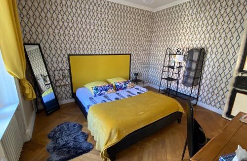 Cour du Levant Bed & Breakfast | Chambre Hote Urban Chic proche Bagnoles SDD privative au Calme