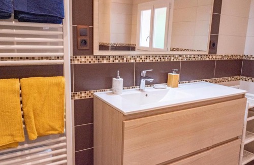 Ustaritz House | Chambre privative dans maison avec psicine