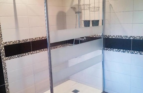 Ustaritz House | Chambre privative dans maison avec psicine