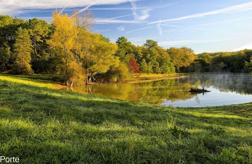 Agonac Bed & Breakfast | Chambre Saly in the Périgord Vert near Brantôme, Little Venice