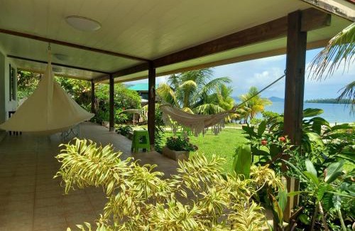 Teahupoo Bed & Breakfast | Chambres chez Maeva, bord de mer privé
