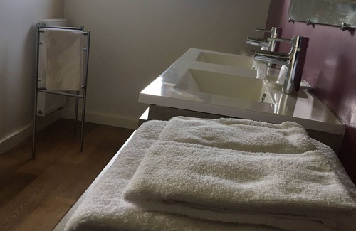 Gueytes-et-Labastide Bed & Breakfast | Chambres d'hotes Ambroisie