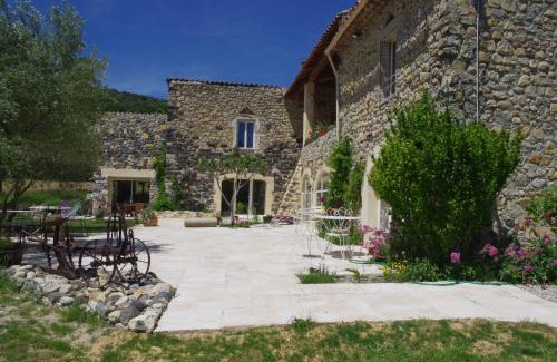 Alba-la-Romaine Bed & Breakfast | Chambres d'Hotes La Grange au Negre