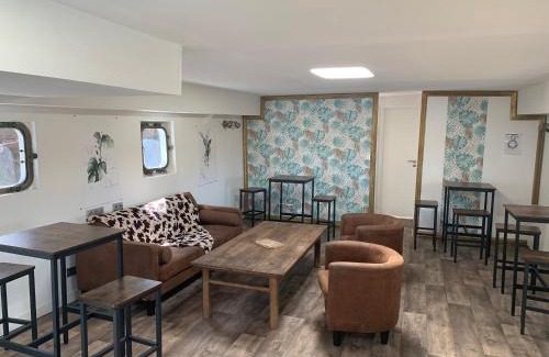 Minimes - Barriere de Paris Boat Rental | chambres dans peniche un air de vacances
