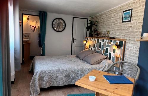 Pons Bed & Breakfast | Chambres et Table d'Hôtes "Le Clos des Passiflores"