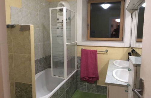 Kerlouet House | Chambres Lumineuses Près des Plages de Meneham